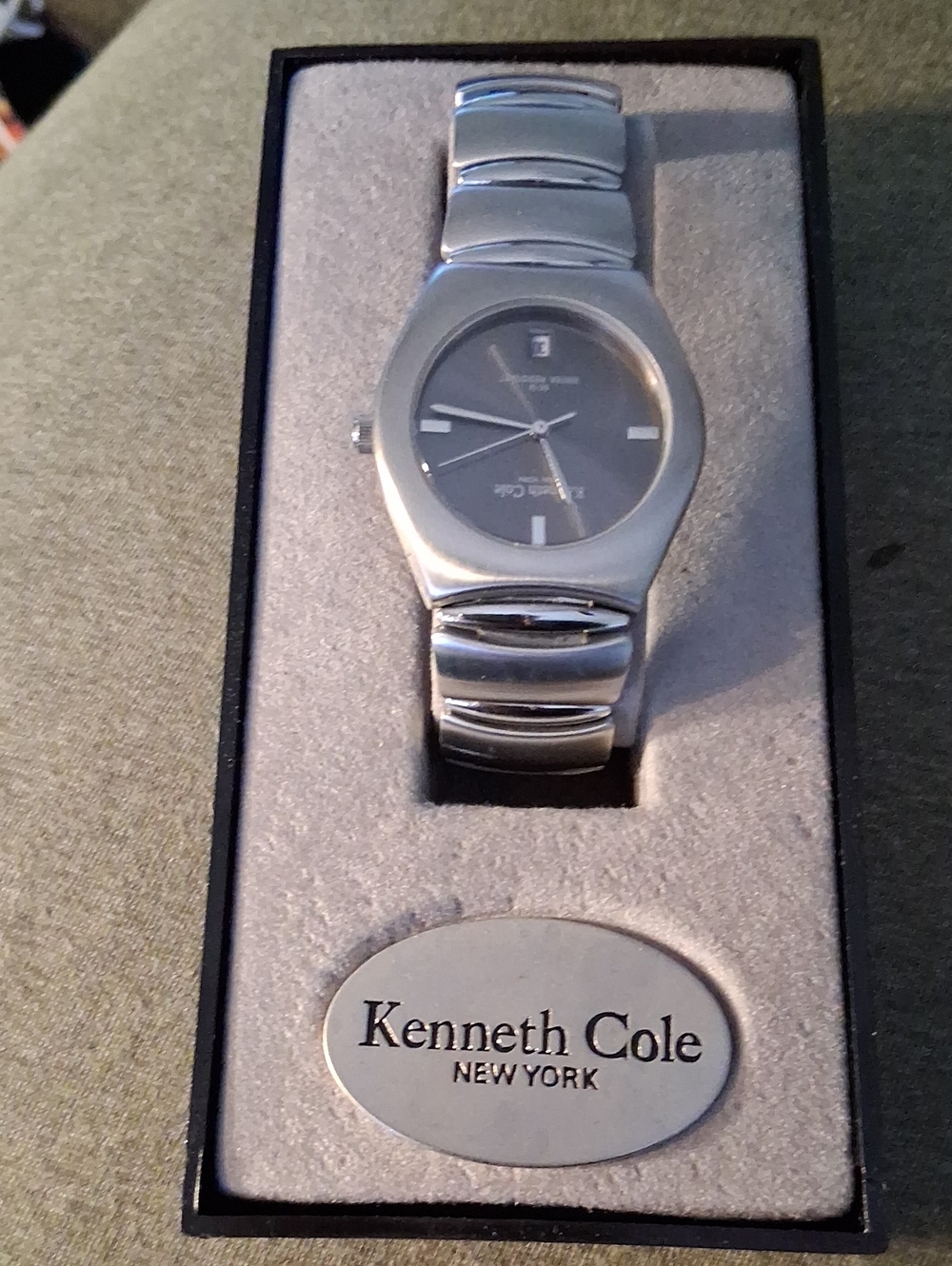 Kenneth Cole Men's Silver-Tone Bracelet Watch with Gray Dial